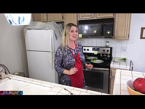 ❤️ A madrasta o ordenha na cozinha antes de sua data Porno real em pt-br.valeshop.top ❤