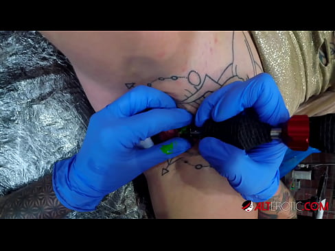 ❤️ Extremamente tatuada, a brasa Sully Savage fez uma tatuagem em seu clítoris Porno real em pt-br.valeshop.top ❤